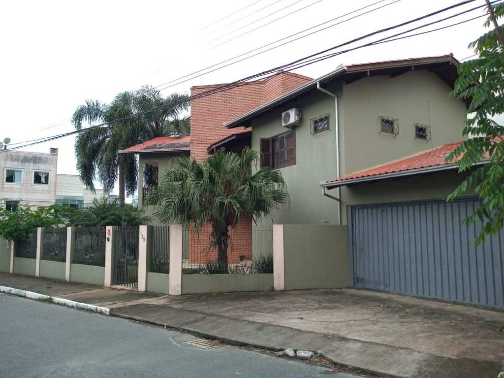 Casa na praia dos Amores/Brava - Chame no Whataspp e agilize sua reserva 047 99615 1106