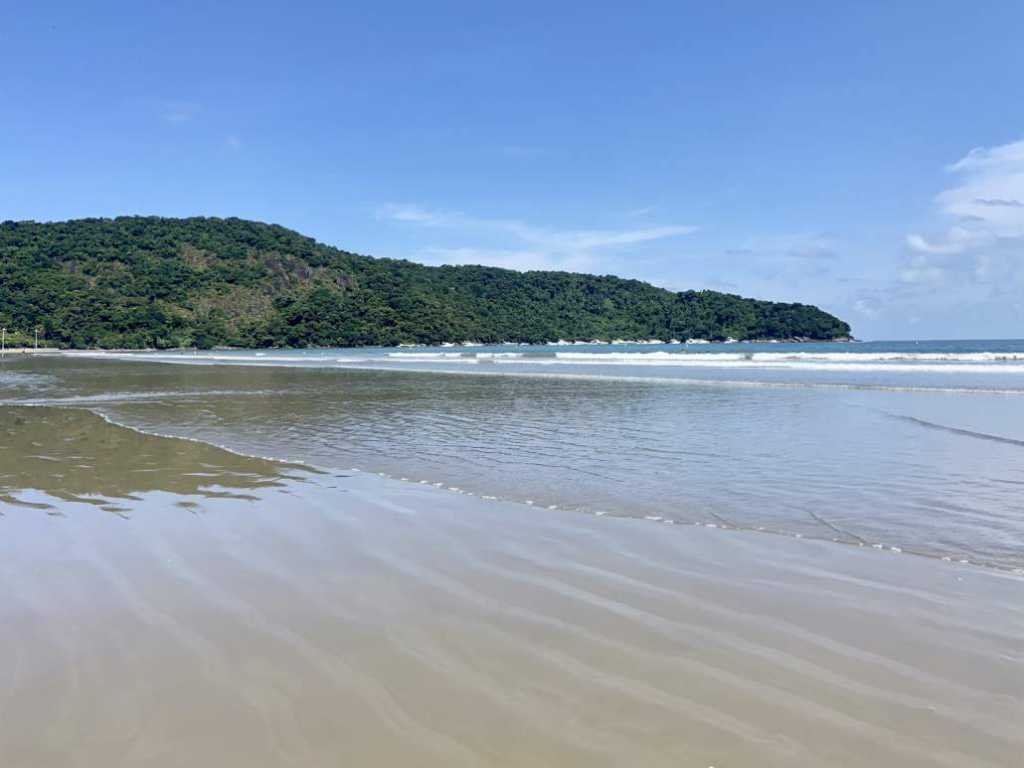 Alugo temporada sobrado novo pé na areia todo mobiliado