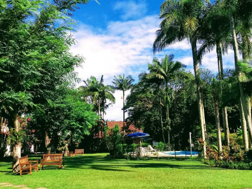 FLORIPA - Chalés completos para 8 pessoas. Serviço limpeza, roupas de cama/banho. Não cobramos taxa de Limpeza