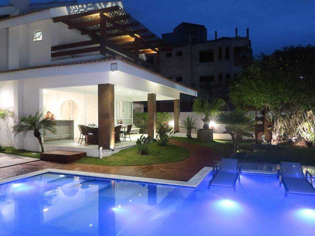 Casa del Artista, 4 suites, y una increíble piscina a 60 m del mar.