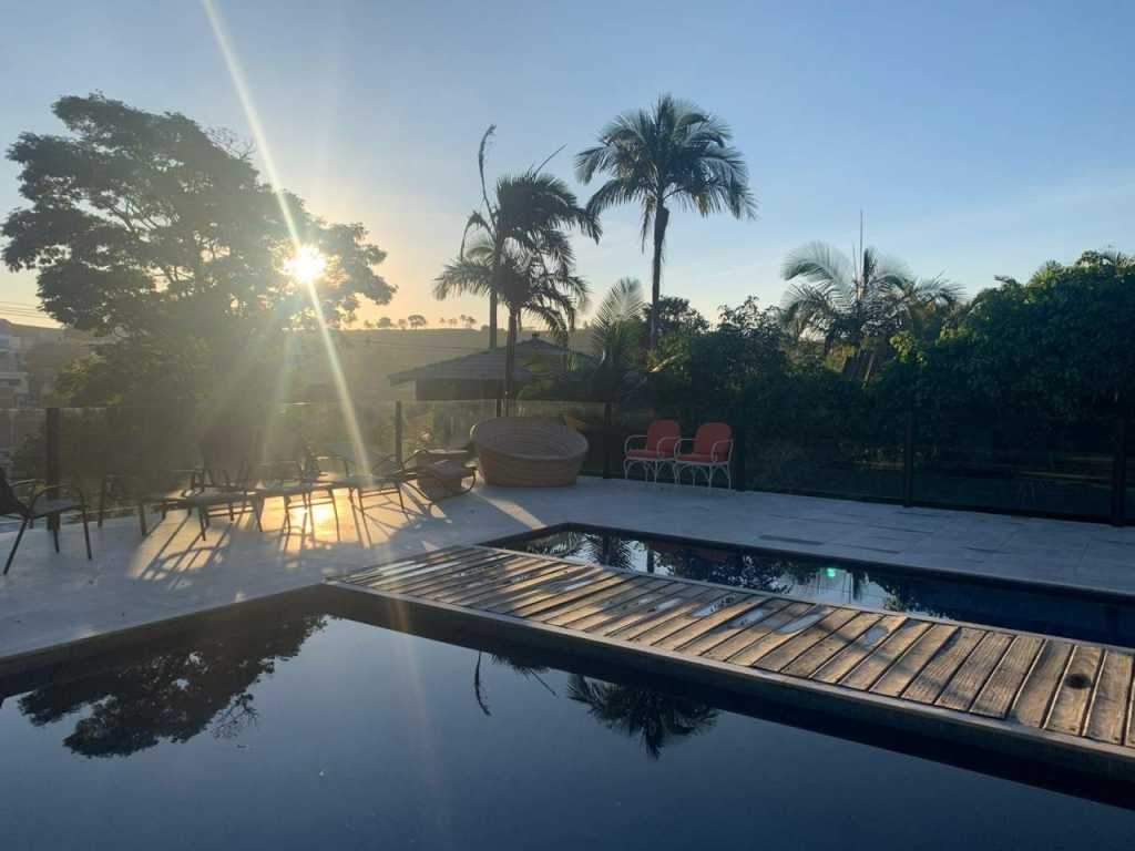 Casa localizada na Avenida dos Veleiros2355, em Escarpas do Lago