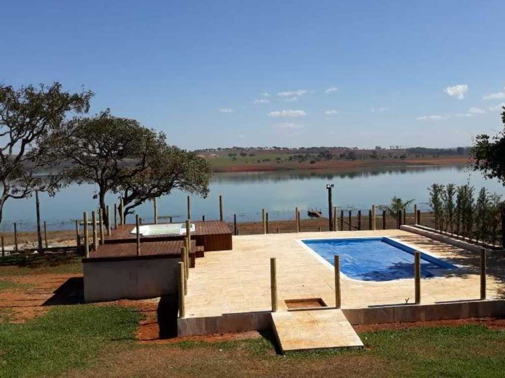 Casa com piscina e hidromassagem aquecida