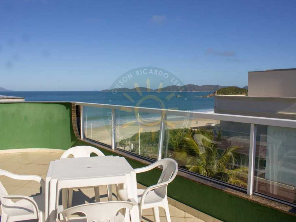 Loft amplo com vista para o mar, localizado na praia de Quatro Ilhas em Bombinhas.