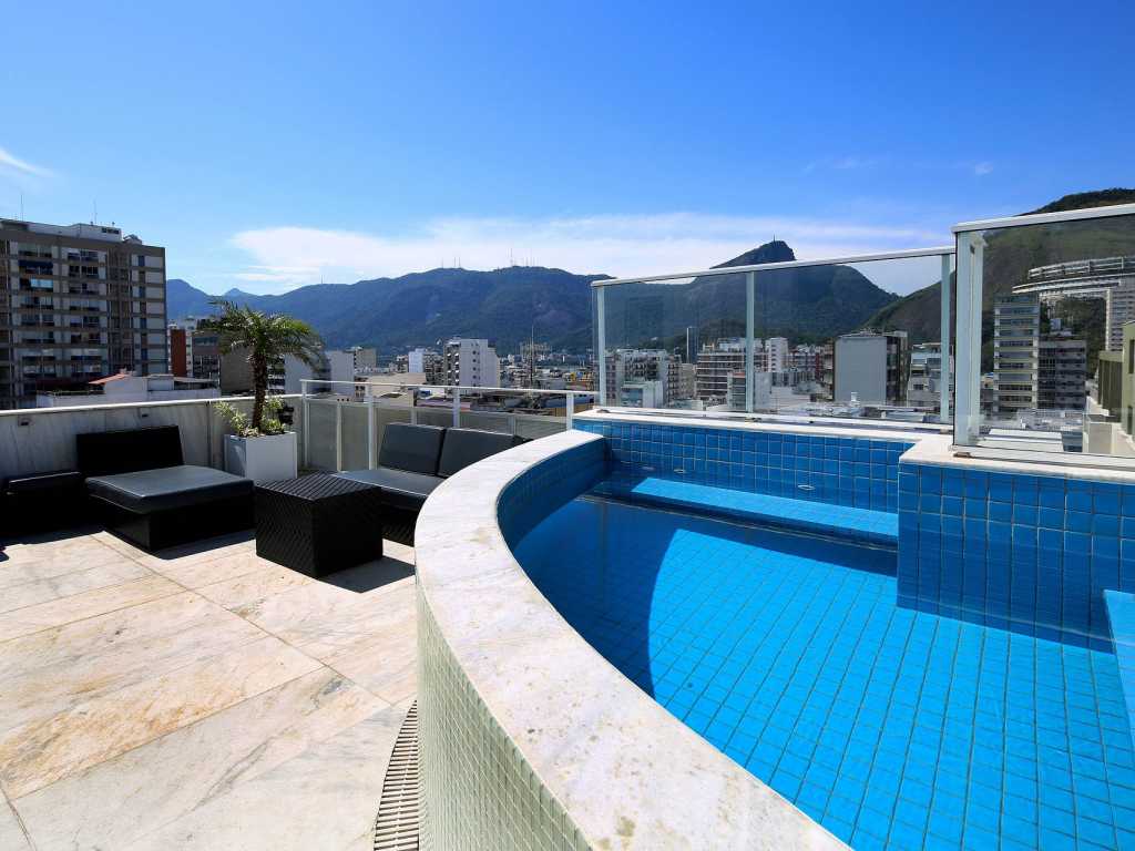 Rio037 - Cobertura de 3 suites com piscina em Ipanema