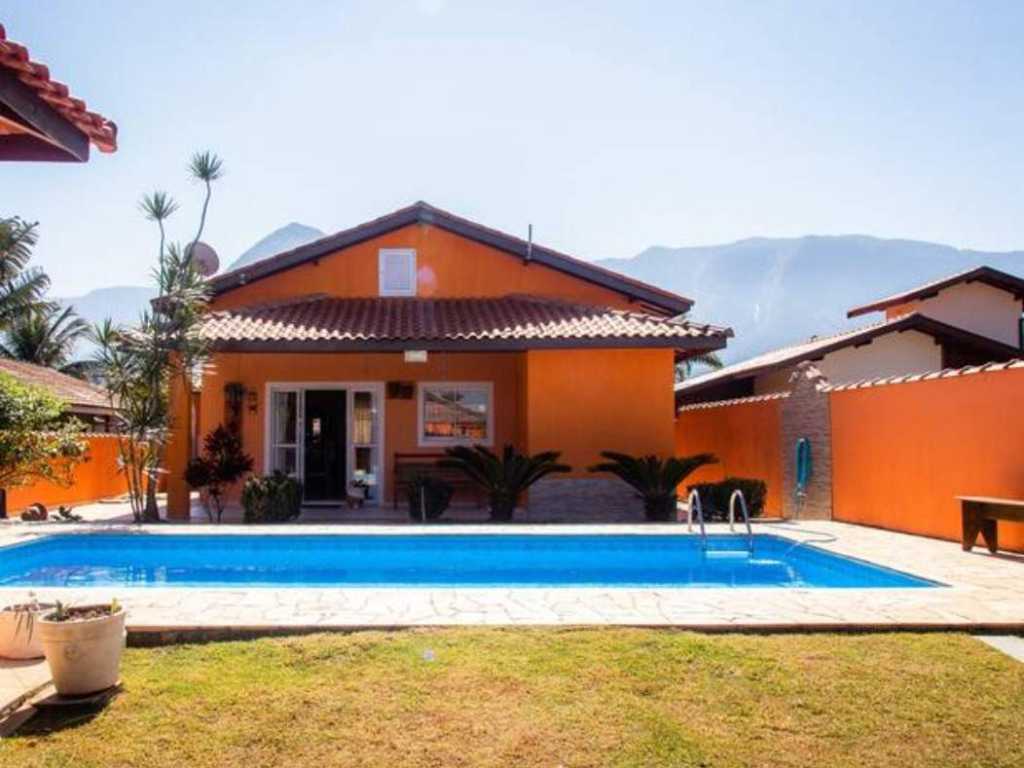 Casa com Piscina na Praia.