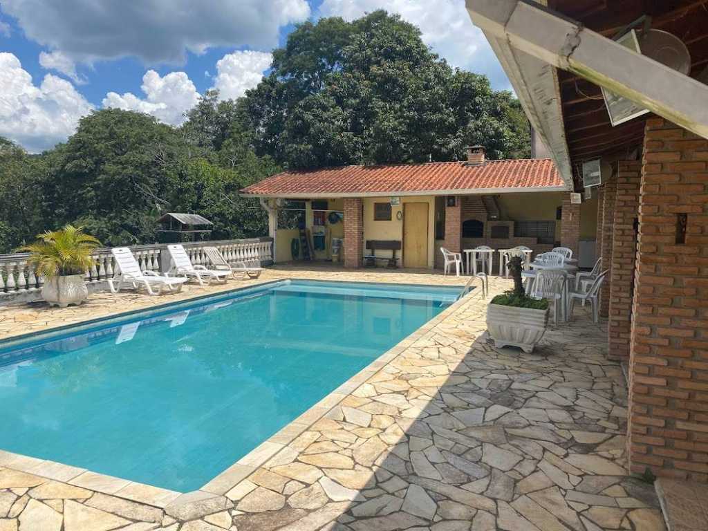 Casa em Mairiporã com linda vista e piscina grande e privativa