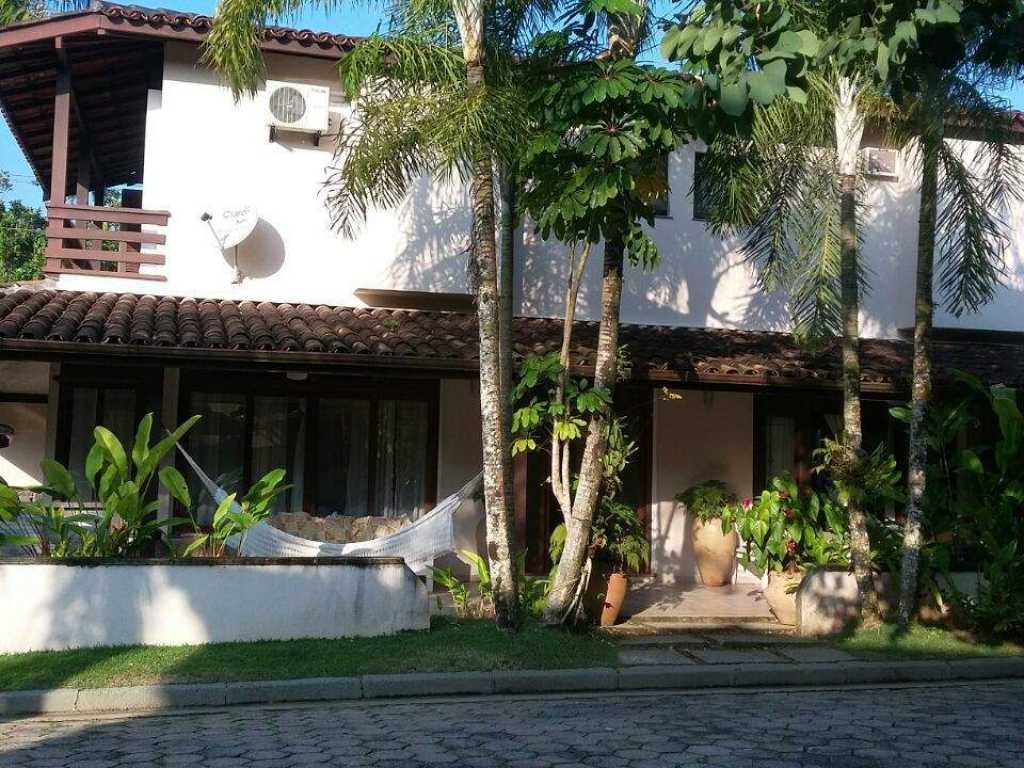 Casa confortável em Condomínio fechado/ Praia da Baleia