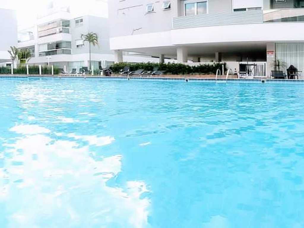 Passe suas férias num clube a beira mar