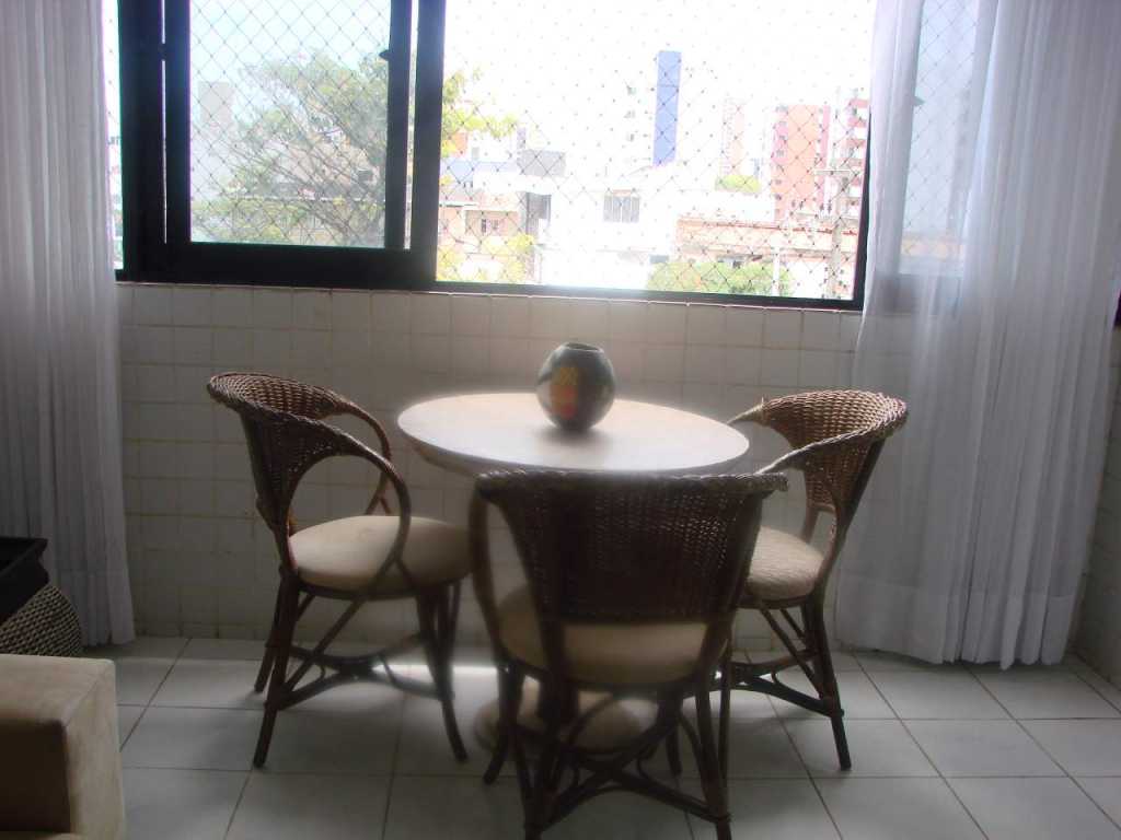 APARTAMENTO EM PRÉDIO BEIRA MAR