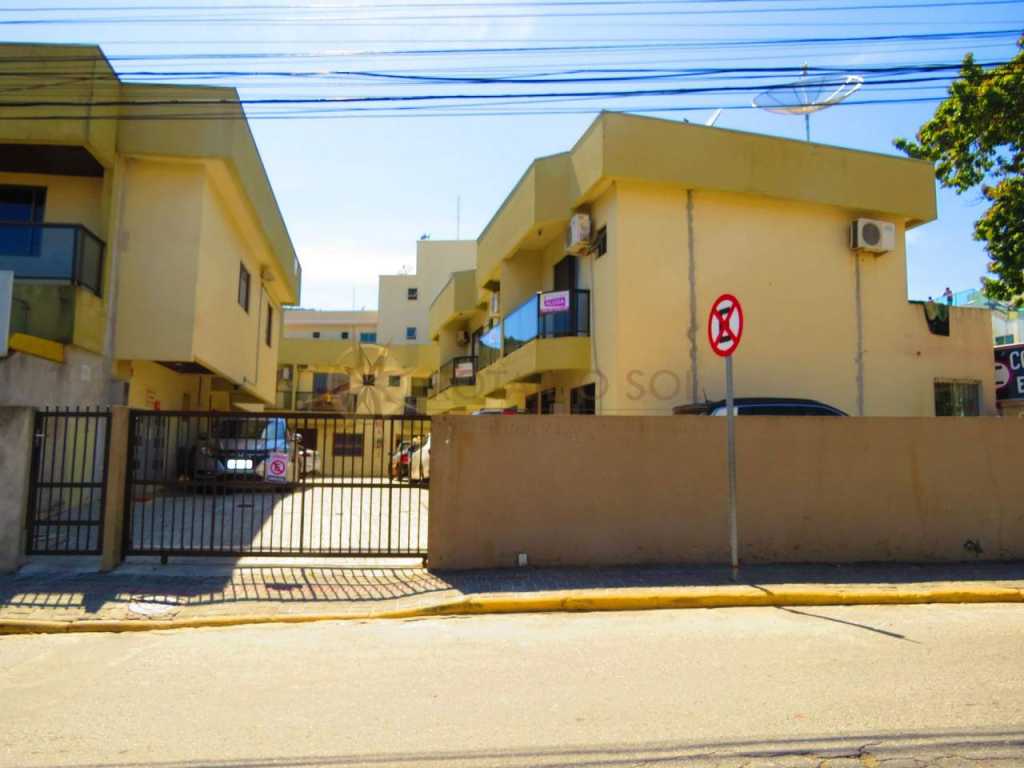 Cód 023 - Apartamento para até 8 pessoas, localizado na Avenida de Bombinhas á poucos metros do Mar!