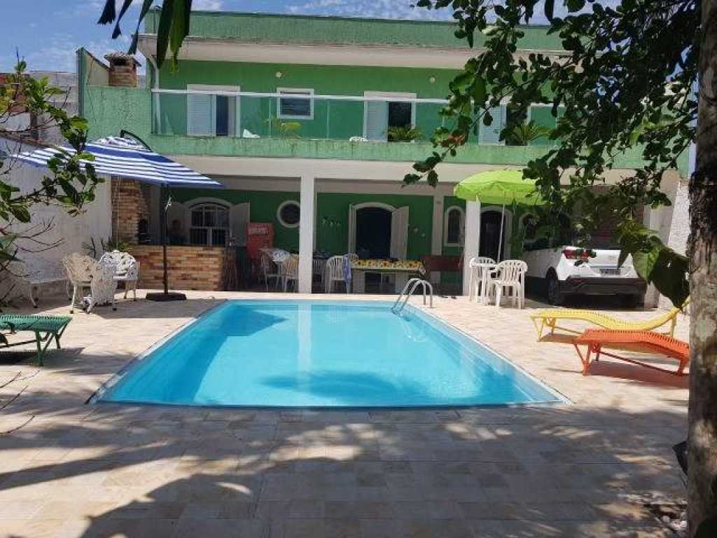 Casa com piscina em Peruíbe-SP