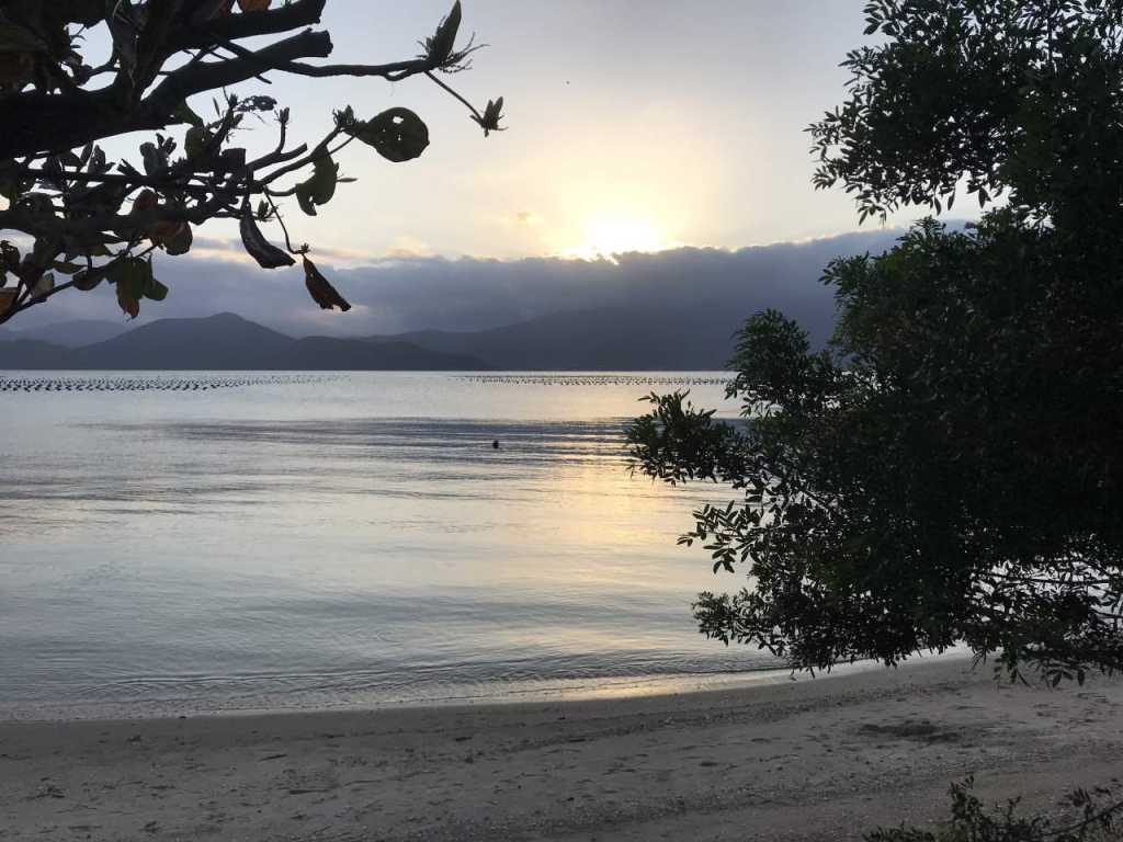 Casa de Praia Pé na Areia Ribeirao da ilha Caiacanga