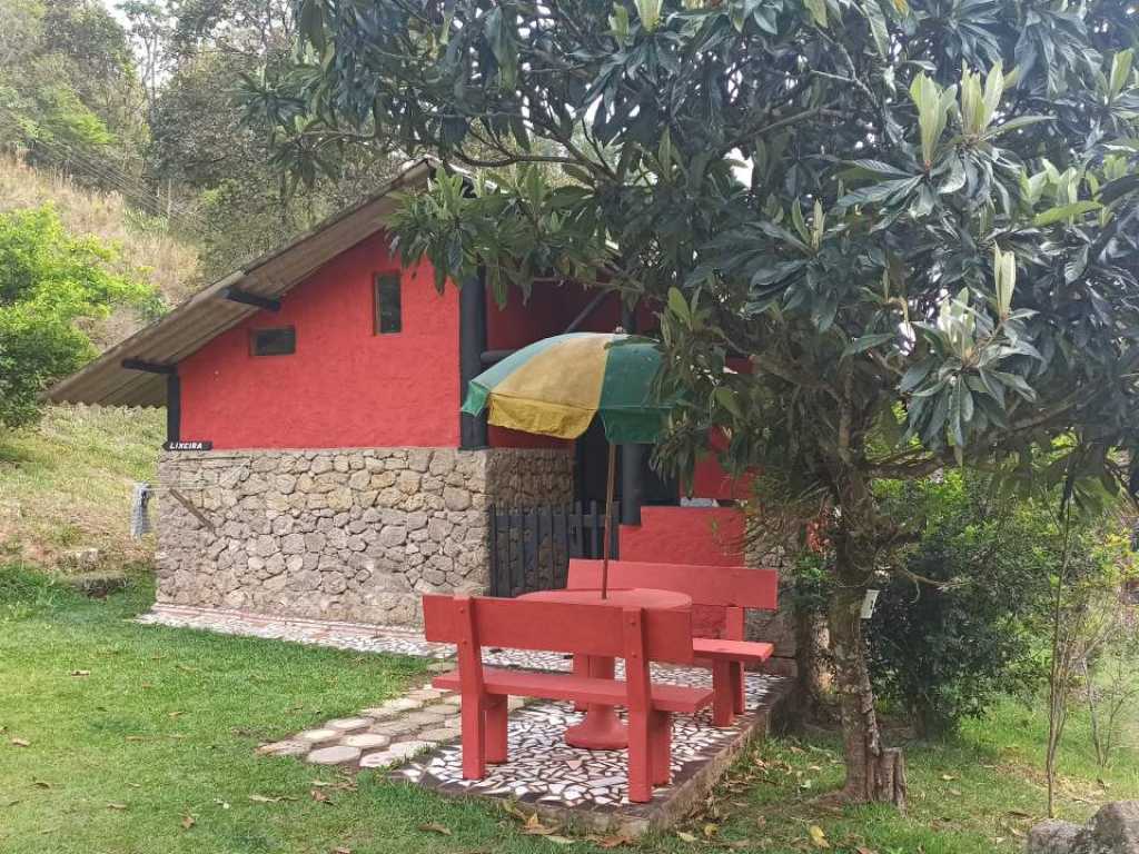 Chale na Serra da Cantareira com lareira