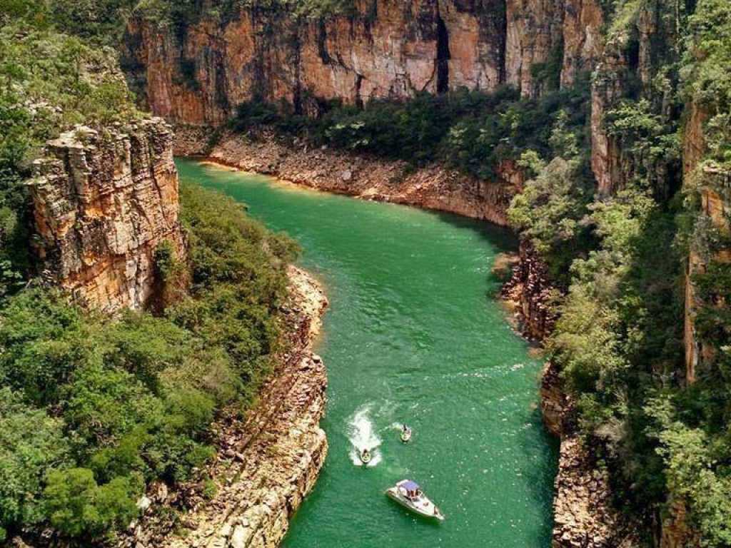 Passeios de Lancha em Escarpas do Lago