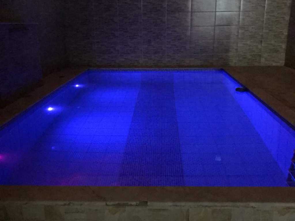 Imovel com piscina, aconchegante e familiar.