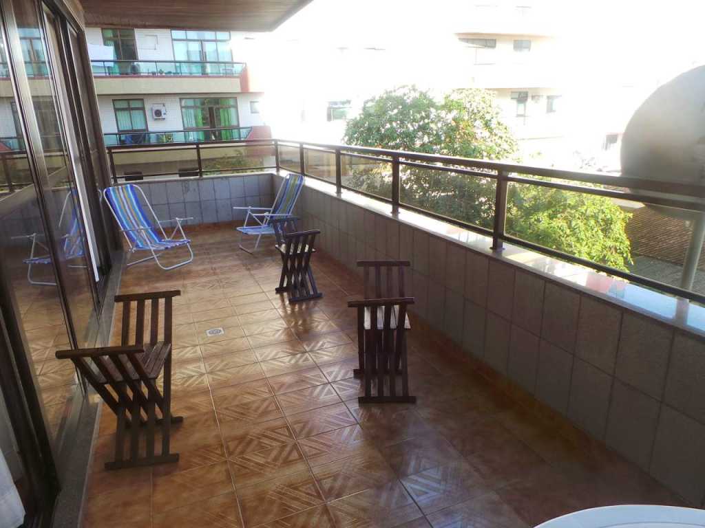 Lindo apartamento 4 quadras da praia, com ar condicionado