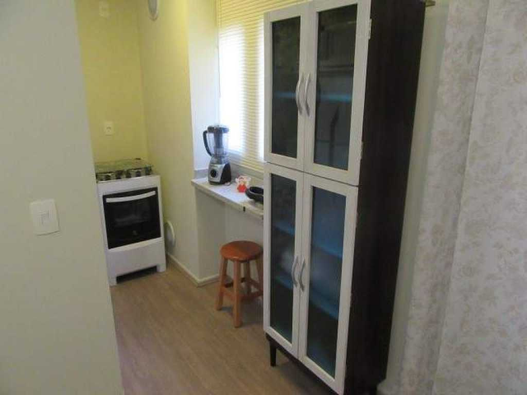 Apartamento duplex com 1 dormitório.