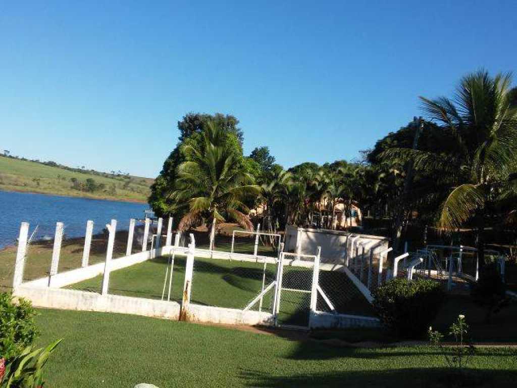 Aluguel ou Venda . Rancho de luxo com 8 quartos, piscina, quadra, Reveillon ainda disponivel.