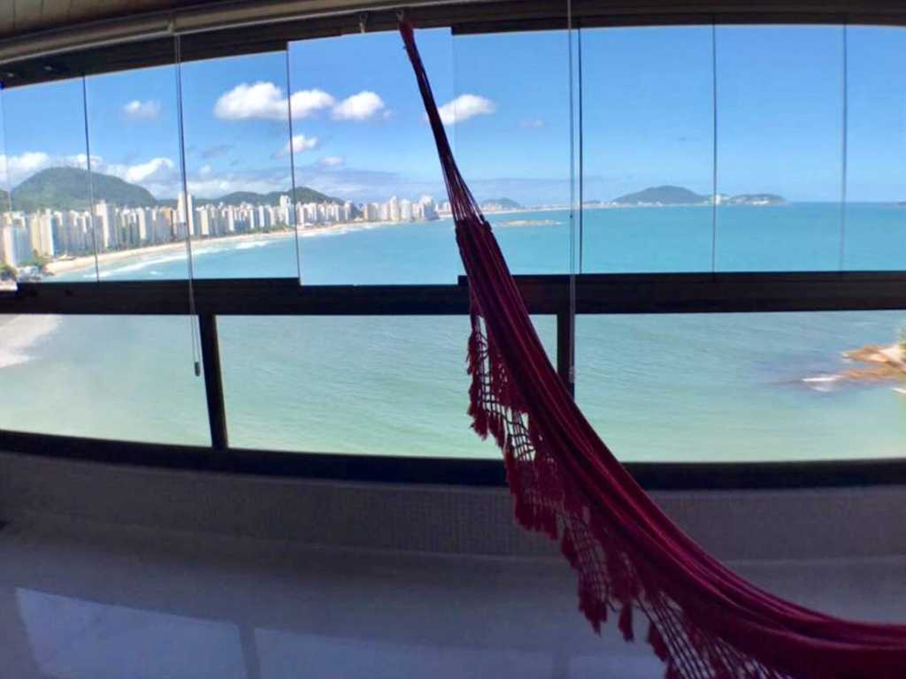 Apartamento de luxo com vista para o mar.