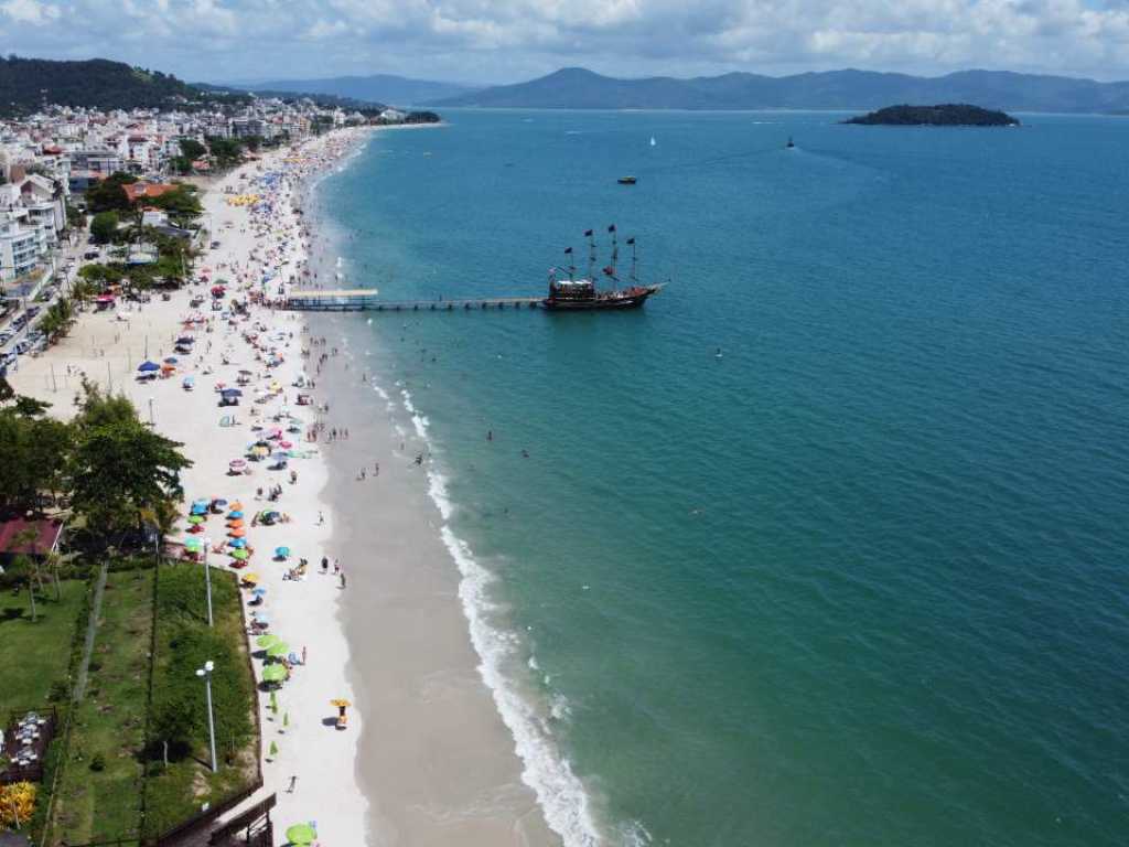 Apartamento 102 completo com cozinha a 50 mts da praia da Cachoeira do Bom Jesus no Norte da ilha de Florianopolis