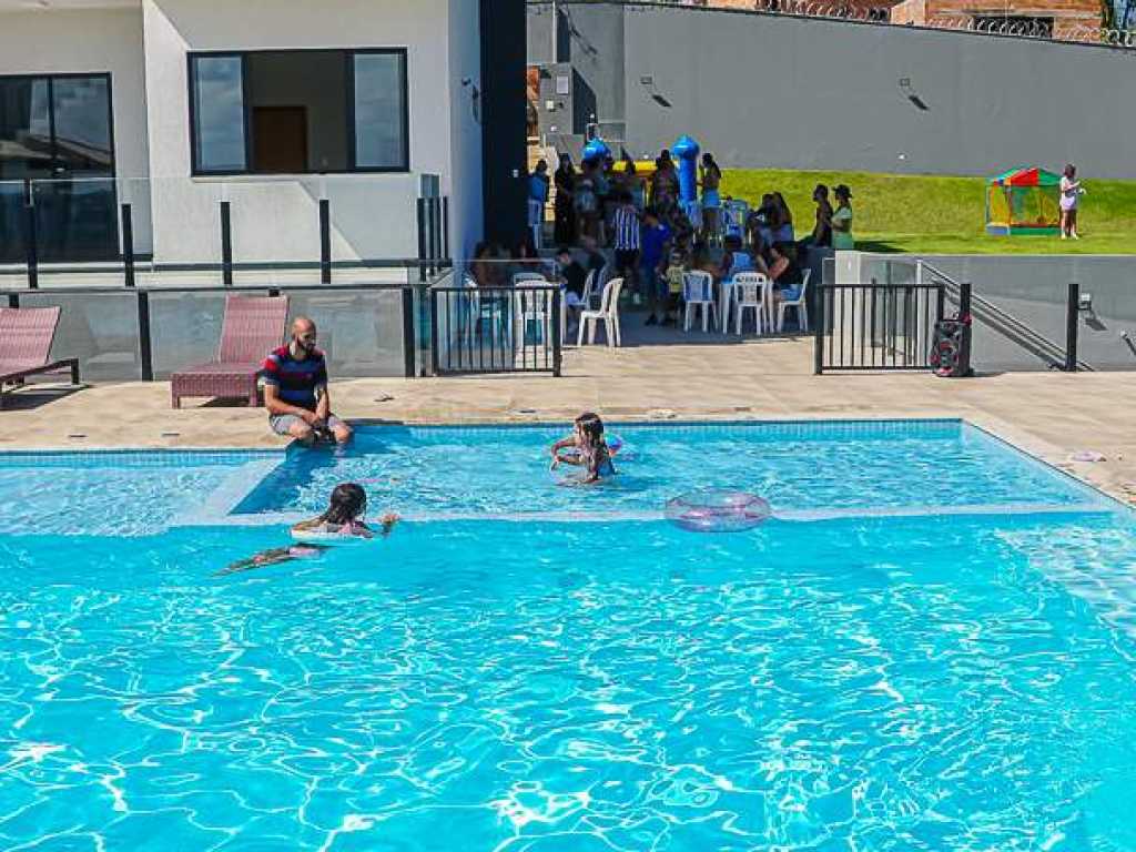 Sítio Malibu com piscina e vista p/ lagoa