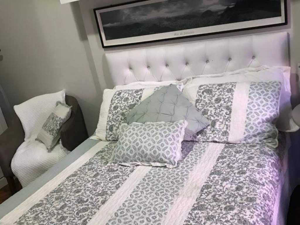 QUARTO AMPLO, DECORADO E ACONCHEGANTE NO LEBLON !!!