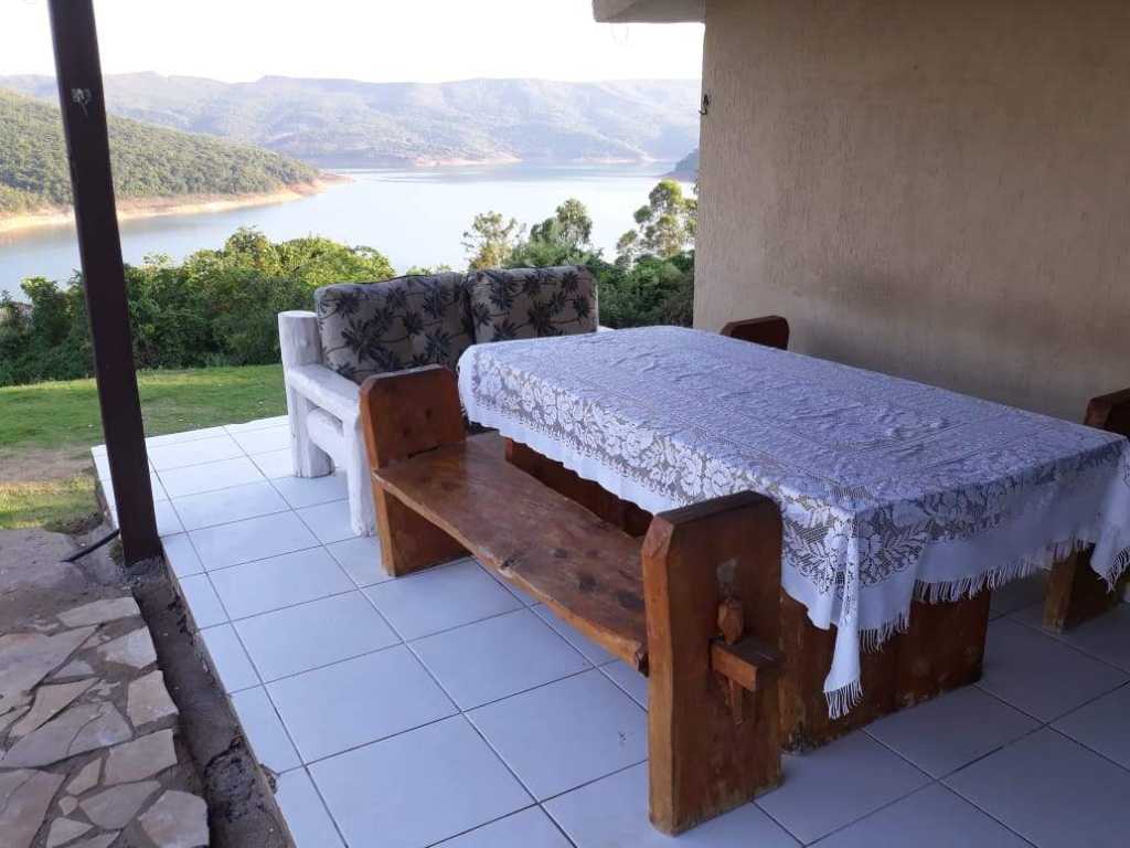 Rancho próximo a Escarpas do Lago. ENTRAR EM CONTATO SOMENTE VIA WHATSAPP. (37) 99857-3684 FABRÍCIO