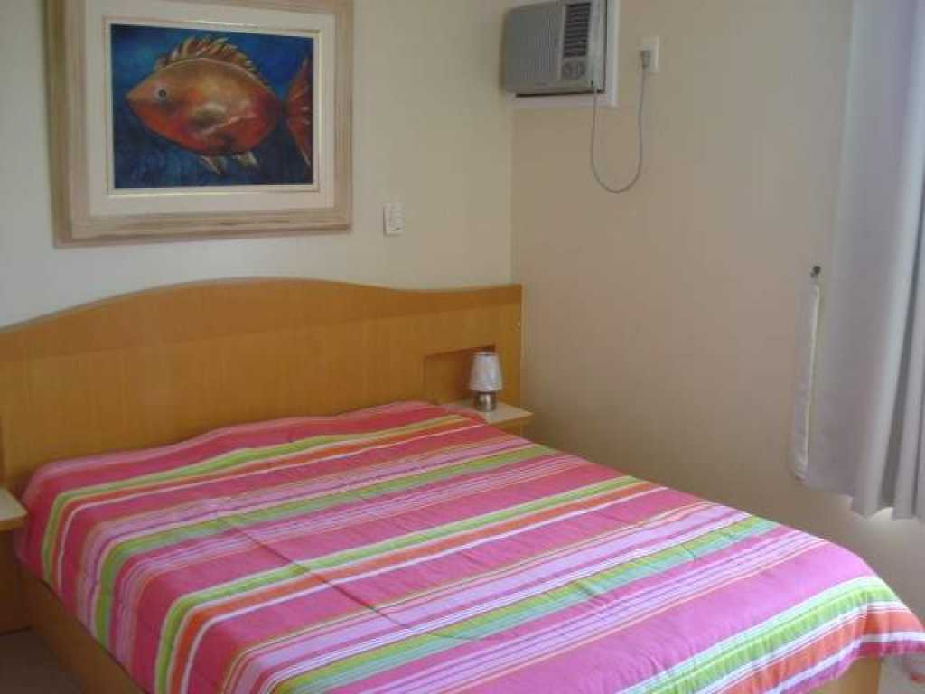 Apartamento com 1 dormitório com ar condicionado.