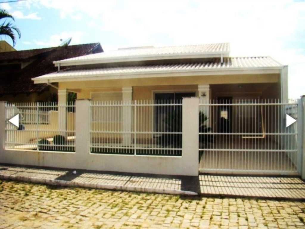 Casa de alto padrão na Praia de Itaguaçu 170m do mar