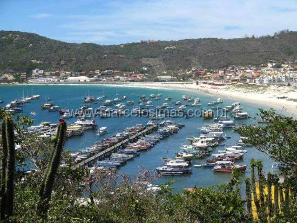 CASA INDEPENDENTE, NA PRAIA DOS ANJOS, PARA 10 PESSOAS.