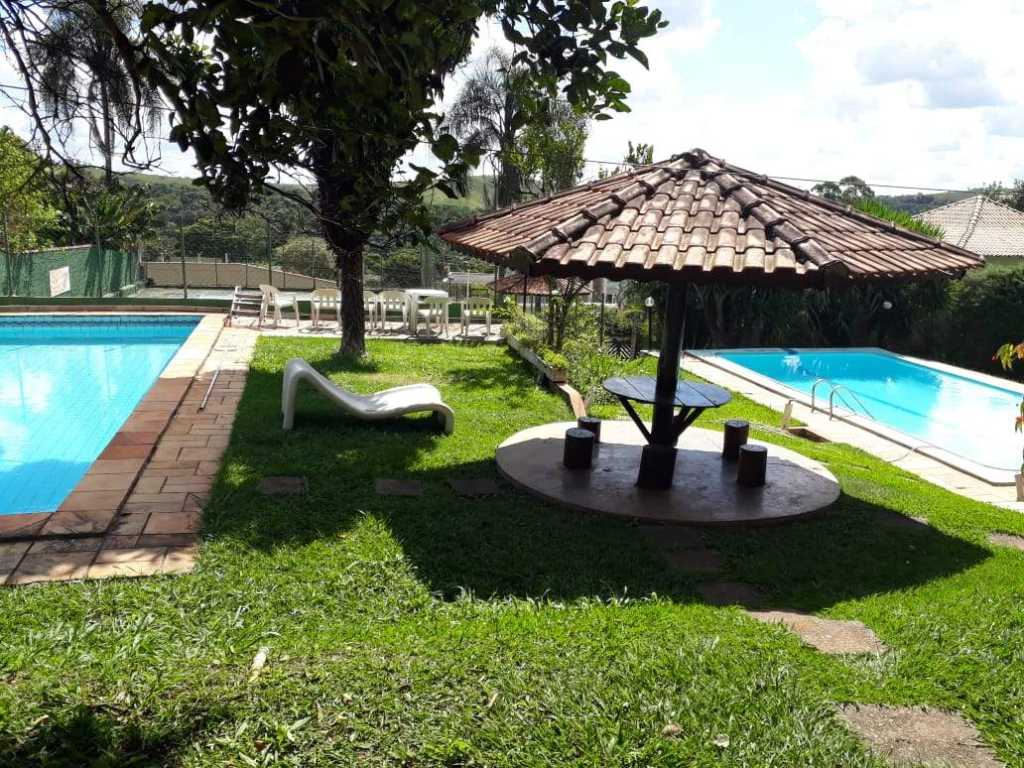 Casa de campo com 2 piscinas e quadra de tênis/volei . Cond. Chácara Bela Vista,  Est. Sta Inês, km  18 - B. Vila Machado, Frente a represa.