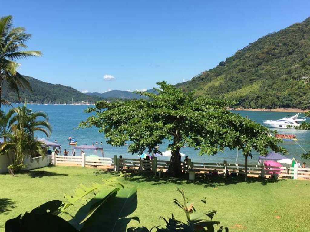 Linda Casa Pé na Areia em Ubatuba