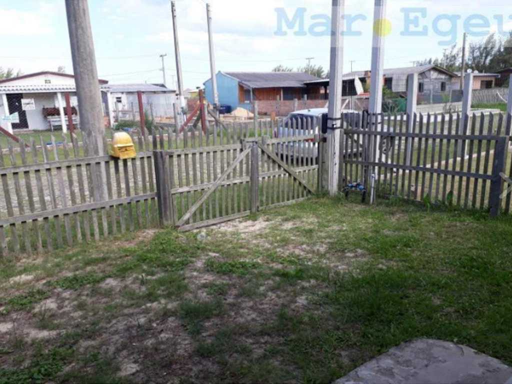 Casa Geminada para Temporada, Cidreira / RS, bairro Salinas, 2 dormitórios, 1 banheiro, 1 vaga de garagem, mobiliado