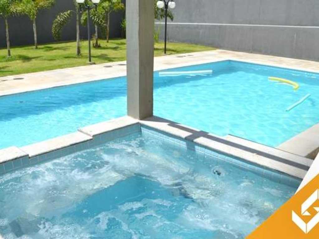 LINDA CASA EM CONDOMÍNIO FECHADO COM TOTAL SEGURANÇA E PORTARIA 24 HORAS.