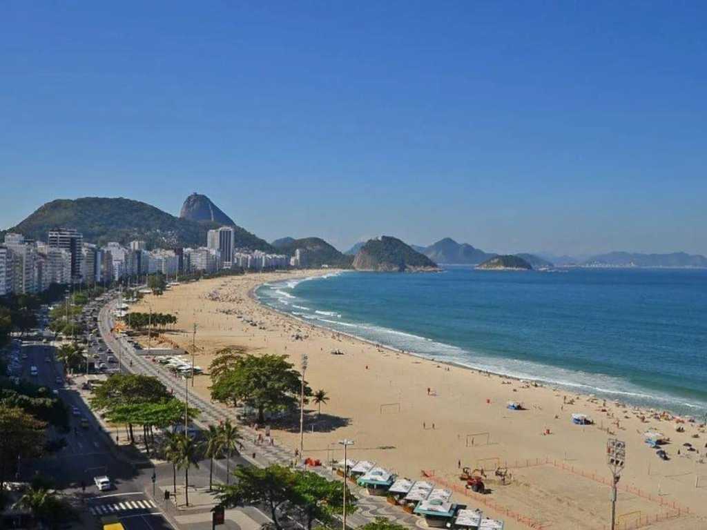 Incrivel cobertura de frente para o mar com 3 quartos e piscina particular em Copacabana!