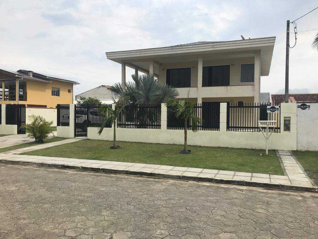 5 bedroom house / house in Coroados / Guaratuba