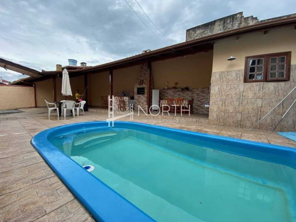 Ótima casa com ar condicionado e piscina na Praia dos Ingleses