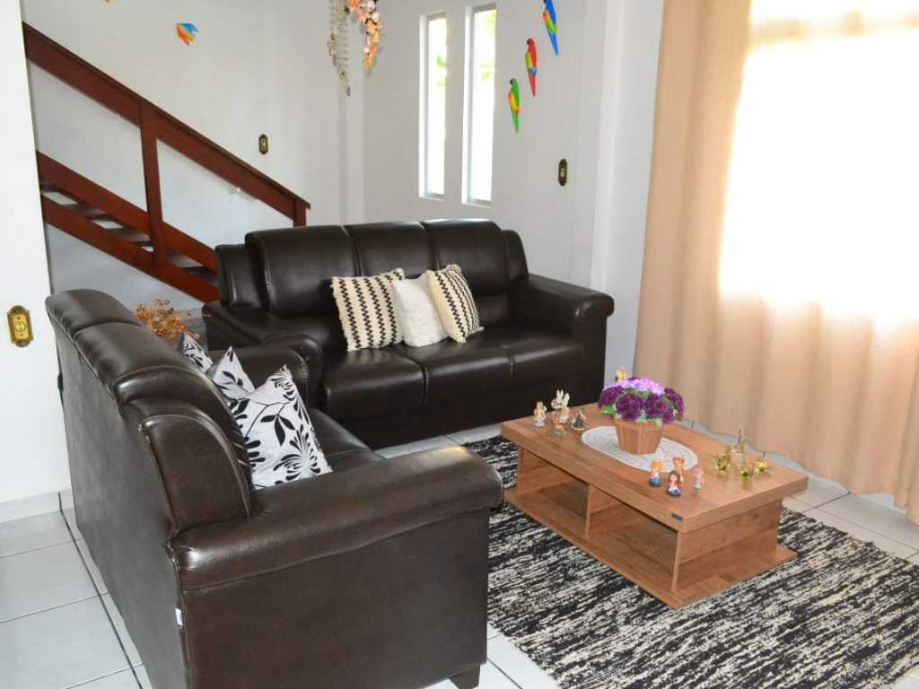 Casa a 100 metros do mar para 10 pessoas, 4 dormitórios - Cód 5009