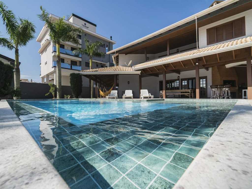 Casa Diamante 7 suítes, 30 pessoas, piscina aquecida, a 50m do mar