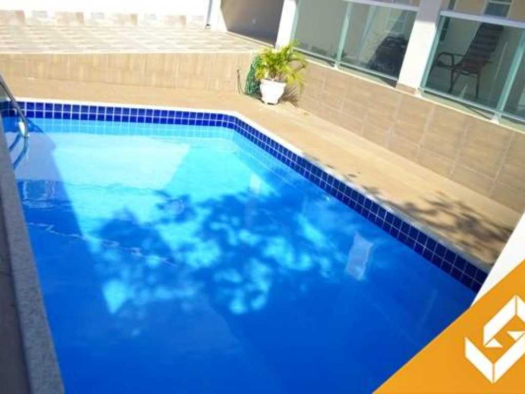 LINDÍSSIMA CASA C/3 QUARTOS E PISCINA AQUECIDA C/ HIDROMASSAGEM PRÓXIMO AO CENTRO DA CIDADE.