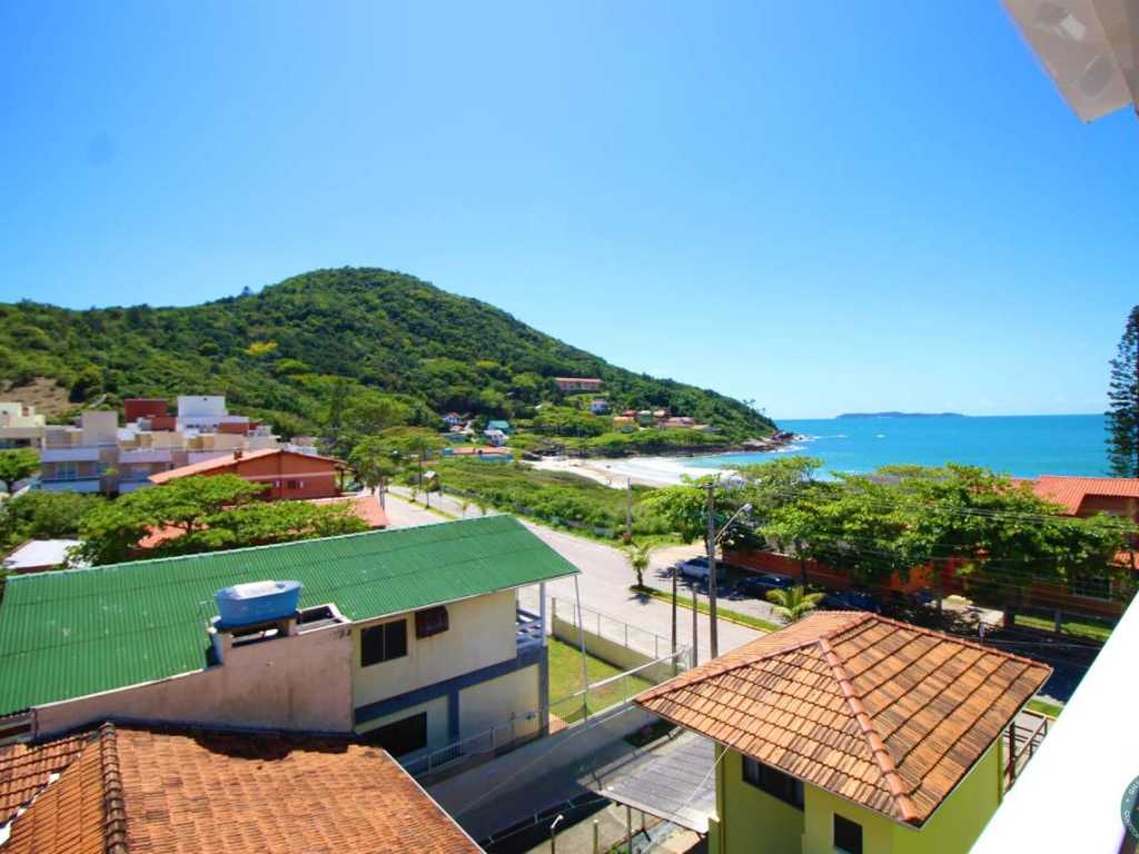 Apartamento com vista para o mar, localizado a 20 metros da praia de Quatro Ilhas em Bombinhas - Exclusivo