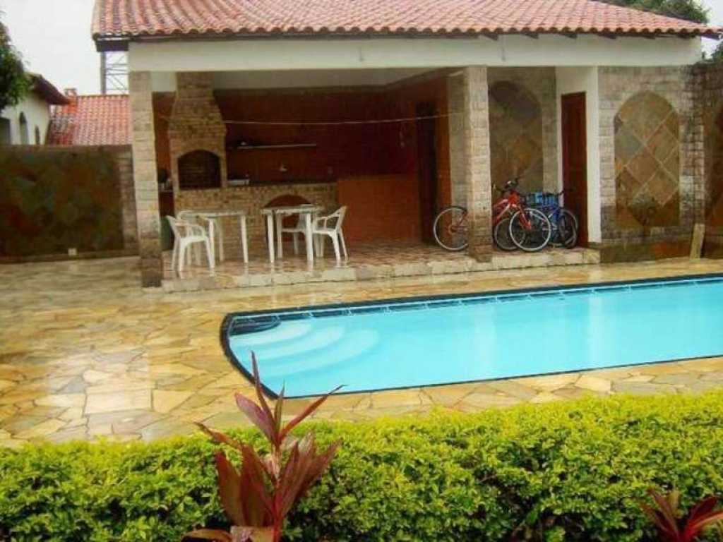 CASA COM PISCINA E 4 DORMITÓRIOS PARA LOCAÇÃO DE VERÃO !