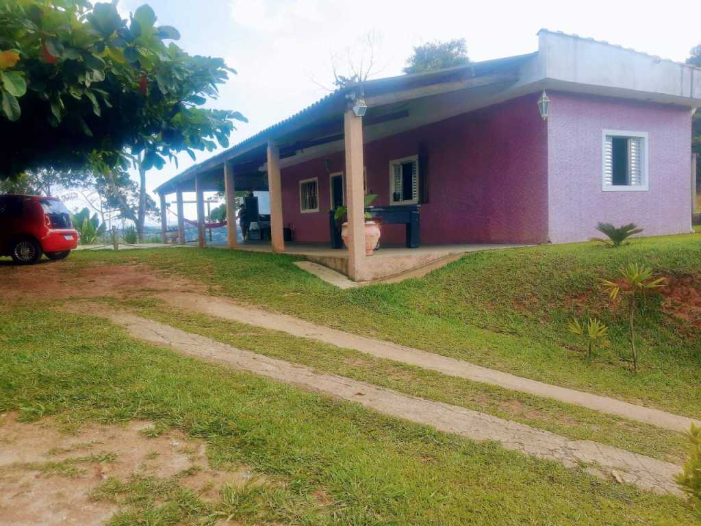 Chácara aconchegante com piscina, vista para represa