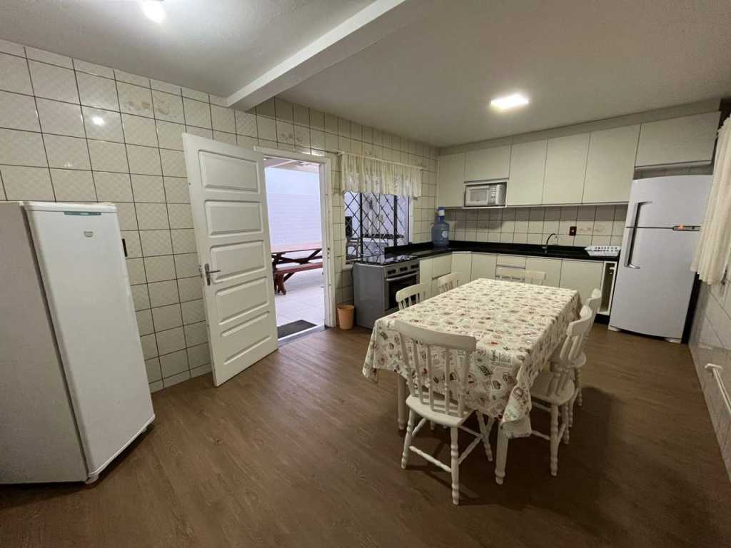 CASA 3 DORMITORIOS (1 SUITE) - PARA 10 PERSONAS cod.48 - BALNEÁRIO CAMBORIÚ - CENTRO