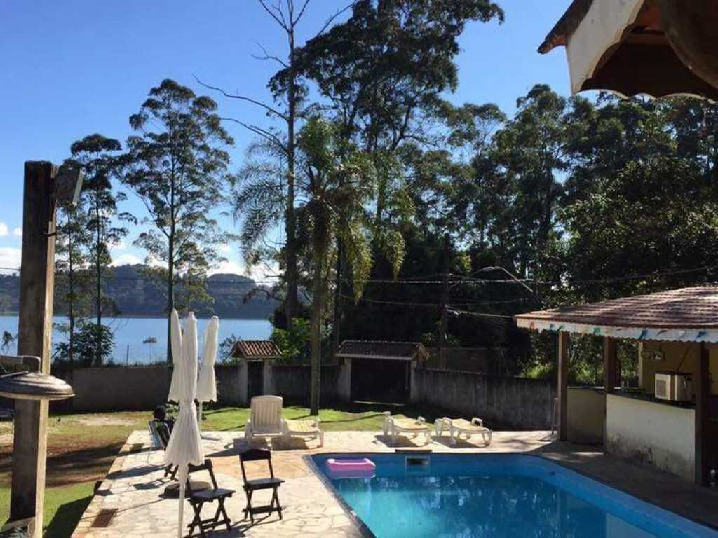 Casa em condomínio fechado na Zona Sul - SP, de frente para a Represa do Guarapiranga para família e amigos, com estrutura de lazer completo