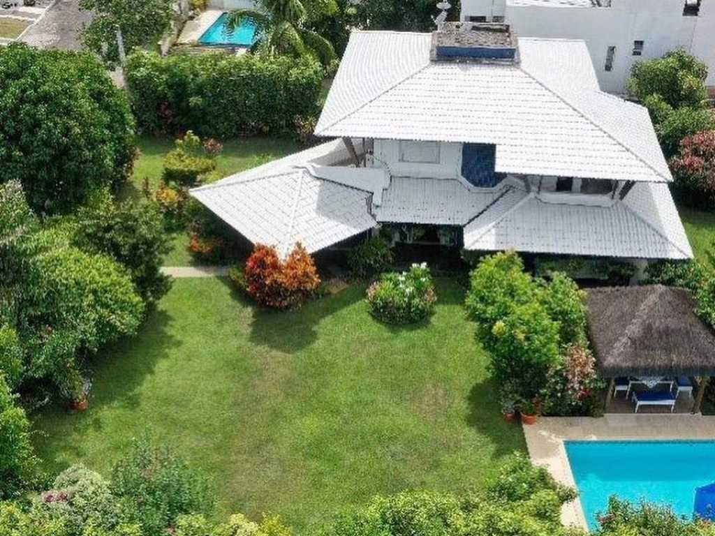 Aluguel de Casa de Luxo na Praia Guarajuba - Camaçari