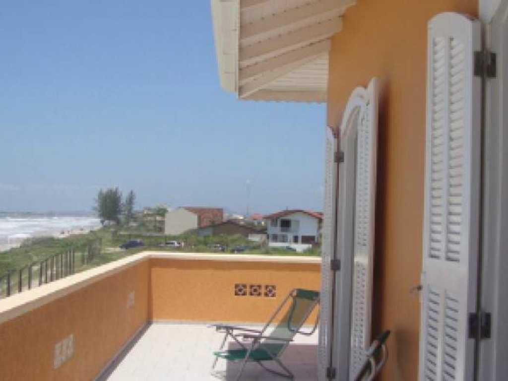 Apartamento em Barra do Saí