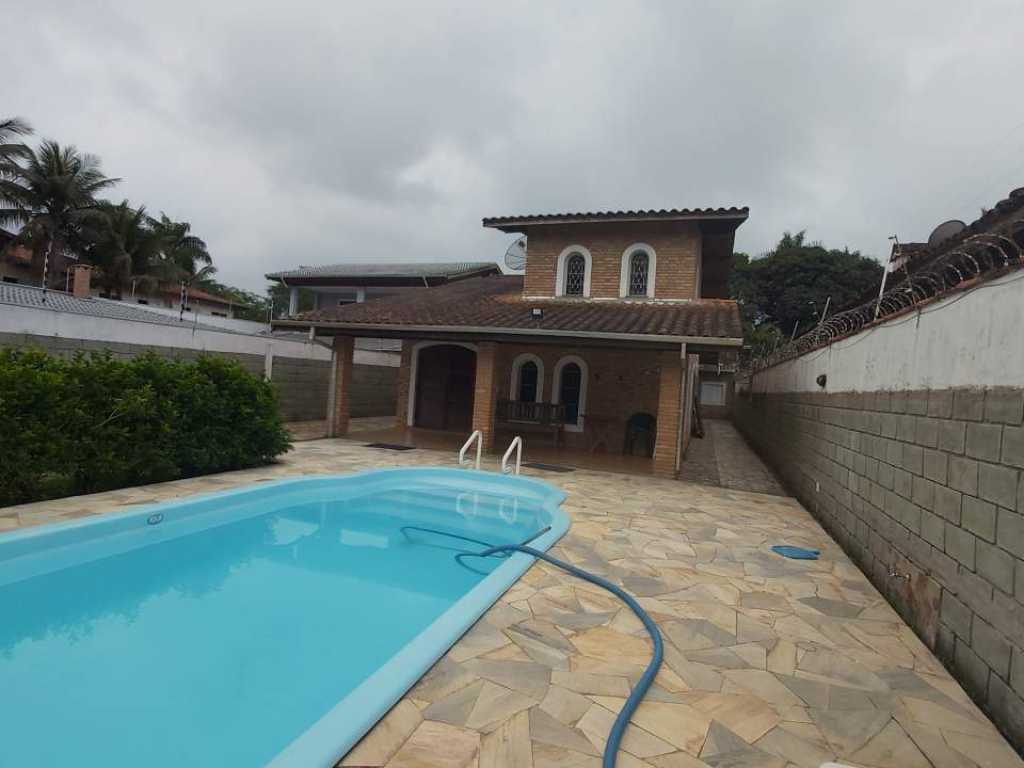 Rent Season | MARANDUBA - HOUSE WITH POOL - 5 BEDROOMS - 13 PEOPLE - 60M FROM THE SEA