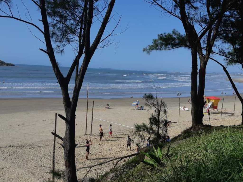 Linda casa à 8 minutos de carro do mar