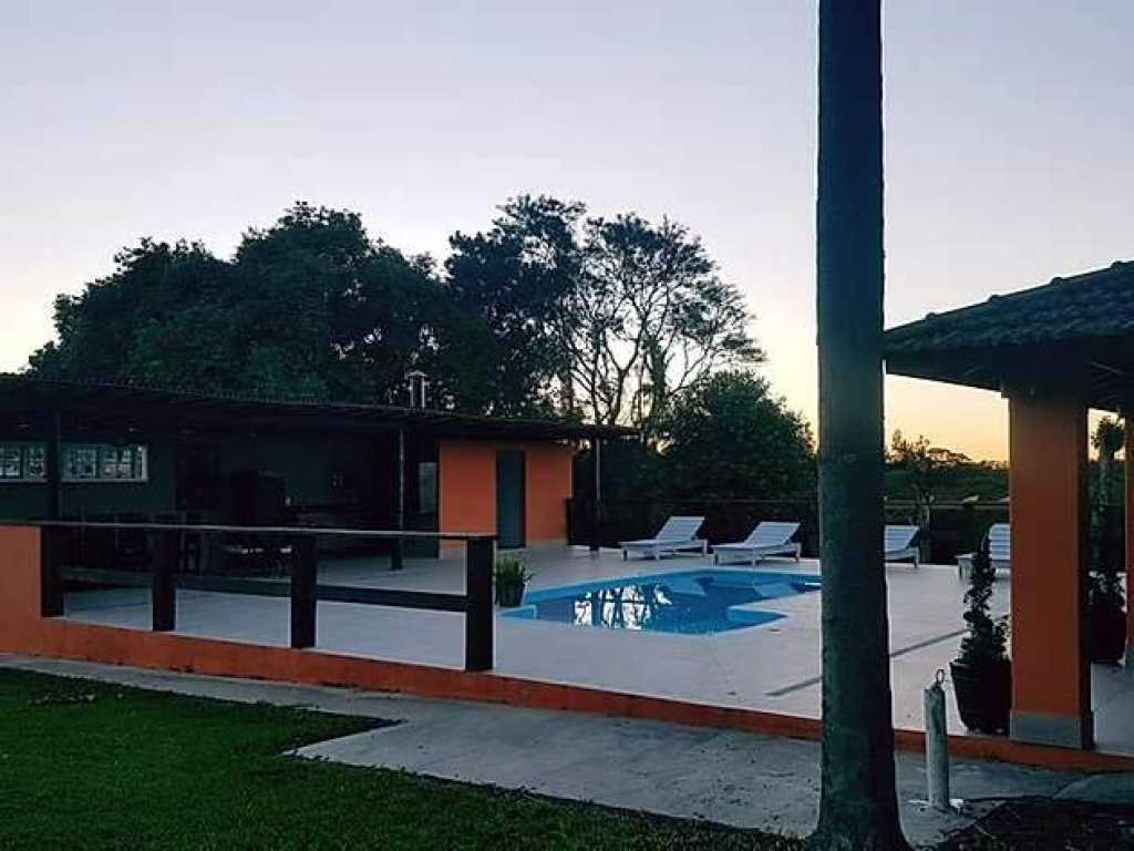 CASA ALTO PADRÃO. EM PORTO FELIZ. CHÁCARA S. GENARO, PISCINA, CHURRASQUEIRAS, CAMPO, 3 QUANTOS,  TUDO PRIVATIVO. COM WIFI  E CASEIRO PERT.